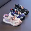 Sandálias Infantis Verão 2025 Novos Calçados Infantis Tênis Crianças Médias e Grandes Meninos Fecho Giratório Bico Fechado Sapatos de Praia