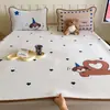 2026 Novo Estilo Chique Cool Tapete de Gelo Seda Desenho Animado Tapete de Cama Verão Lavável Dormitório Estudante Tapete de Ar Condicionado