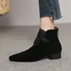 Botines retro estilo francés para mujer, nueva colección otoño/invierno 2026, con punta fina, tacón grueso, forro de felpa y un diseño que combina diferentes materiales para un efecto adelgazante, pareciendo una bota de algodón crudo