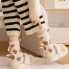 Calcetines de coral cálidos para mujer, calcetines de media pantorrilla, no sueltan pelusa, gato de dibujos animados, 3D, engrosados, calcetines para dormir, calcetines de invierno para el suelo