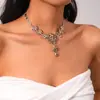 Conjunto de Collar y Aretes de Flor Gota de Agua Incrustados con Diamantes, Estilo Retro Europeo y Americano, Cadena de Clavícula Única y Elegante, Lujo Ligero y Sensación de Alta Gama