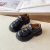 Sandálias de Verão Envoltas na Cabeça para Crianças 2026 Novo Estilo Sapatos de Princesa Estilosos para Meninas Sola Macia Antiderrapante Vazados Sapatos de Praia para Bebê