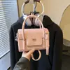 Nuevo Bolso Cuadrado Pequeño con Colgante de Cereza para Mujer, Temporada Primavera 2026, Bolso de Hombro Versátil Estilo Coreano, Bolso de Mano de Lujo Ligero para el Trabajo