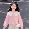 Conjunto de dos piezas para niños de mediana edad y mayores para la temporada de primavera y otoño: sudadera de manga larga estilo universitario, dulce y versátil, con un diseño elegante y pantalones casuales de color liso.