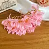 Grampo de Cabelo Flor de Tecido Fresca e Simples, Super Delicado e Bonito, Perfeito para Fotos na Praia, Acessório de Cabelo com Design Único para Mulheres