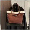 Versión Coreana Diseño de Nicho Bolso Tote de Gran Capacidad 2025 Nueva Moda Otoño e Invierno Tendencia Versátil Bolso de Hombro para Viajar