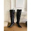 Botas de cano alto com fivela de cinto emagrecedor de perna larga estilo europeu e americano 2025