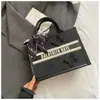 Bolso Nuevo de Verano para Mujer 2025, Bolso de Mano Elegante, Gran Capacidad, Bolso Texturizado para Mujer, Bolso Tote Bordado para Llevar en la Mano, Gama Alta