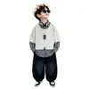 Conjunto de Camisa Falsa de Duas Peças para Meninos Primavera e Outono 2026 Outono Novo Conjunto de Moletom Infantil com Calça Jeans Curvada Tendência