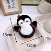 Pingüino Lindo Bolsa Chirriante Colgante Llavero de Peluche Muñeca de Dibujos Animados Accesorio de Decoración para Mochila de Estudiante
