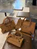 Bolso de Motocicleta de Piel de Vaca Esmerilada Remache Bolso de Mano Moda Retro Bolso Cruzado 2025 Nuevo Bolso de Piel Genuina para Mujer Venta al por Mayor