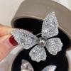 Broche de mariposa estilo Chanel francés para mujer, con cuentas naturales, circón Super Flash, broche para abrigo, accesorio para traje de alta gama.