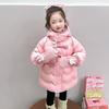 Ropa de abrigo de algodón con plumón para niñas Invierno Grueso Terciopelo 2025 Nueva Ropa de abrigo de algodón para invierno Estilo de longitud media para bebé Chaqueta con capucha