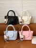 Bolso de mano pequeño súper popular transfronterizo para mujer, nuevo bolso de hombro primavera 2026, bolso cruzado tipo cubo de lujo ligero de alta gama