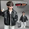 Jaqueta de Couro Masculina Primavera e Outono 2026 Novo Estilo Moda Coreana Infantil Jaqueta Estilosa Bad Boy Roupa de Outono Versátil Tendência