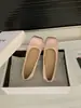 Primer Encuentro con los Nuevos Zapatos Planos de Ballet Satinados de Punta Cuadrada de la Temporada para Mujer, Estilo Francés Verano 2026, Suaves y Adecuados para Combinar con Vestidos