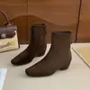Botas de Cano Curto 2026 Camurça Bico Quadrado Outono/Inverno Botas Curtas Femininas Marrom Botas Emagrecedoras Design Elástico para Mulheres Baixas Design Francês Novo