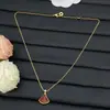 Colar Europeu e Americano de Luxo de Alta Qualidade Transfronteiriço com Design Exquisito em Forma de Saia com Leque de Madrepérola Branca para Mulheres, Colar Versátil de Luxo Leve