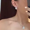 Lujo Ligero y Sensación de Alta Gama, Conjunto de Dos Piezas de Aretes y Collar de Flor de Rosa y Hoja con Circonitas Microincrustadas, Exquisito Collar y Aretes de Flor