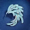 Broche Estilo Chino Pluma de Fénix Turquesa con Circonitas Completas Ambiente Elegante y Vibrante Broche de Fénix Accesorios para Traje Suéter