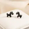 Aguja de Plata Clásico Goteo de Aceite Negro y Rojo Caballo Exquisito Mujer Lujo Ligero Diseño de Personalidad Lindos Dibujos Animados del Zodiaco Pendientes