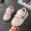 Tênis de Lona de Cano Baixo Infantil Sapatos Casuais para Meninas Novo Estilo Primavera e Outono Sapatos Brancos de Estudante Solado Leve e Macio Sapatos Esportivos para Meninas
