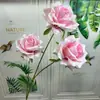 Nuevo Producto Artificial Tres Púas Rosa en Relieve Decoración de Flores para Guía de Camino de Boda Fila de Flores Arreglo Floral de Mesa Artificial Flor Artificial Adornos para Sala de Estar Flor de Seda