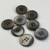 Botones de Concha Natural en Stock Forma de Cuenco con Borde Ancho Botones de Concha de Caracol Horneada Color Gris Botones de Traje de Alta Gama