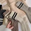 Calcetines de Lana para Mujer de Primavera y Otoño, Engrosados y Cálidos, con Diseño de Trenza, de Longitud Media hasta la Pantorrilla, Estilo Universitario Japonés, Calcetines Holgados Versátiles de Doble Raya
