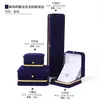Caja de joyería de alta calidad con esquinas redondeadas, cinturón dorado, caja de terciopelo para joyas, anillo, colgante, pulsera, caja de embalaje de cadena larga, fabricante, venta al por mayor en stock