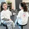 Camiseta de manga larga para niña 2026 primavera y otoño, top elegante para niñas pequeñas, aspecto de dos piezas, camiseta base de algodón puro para niños