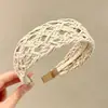 Nueva diadema de ala ancha 2026 para mujer, diseñada para levantar la línea del cabello y mantener el cabello en su lugar mientras te lavas la cara, con un estilo retro adecuado para otoño e invierno, y ofreciendo un aspecto sofisticado
