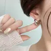 Hebilla Geométrica para Oreja con Cara Chapada en Oro de 18 Quilates Temperamento Avanzado Exquisito Atmosférico Pendientes Colgantes Estilo INS Europeo y Americano Exquisitos