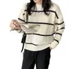 Foto real de suéter pullover de cuello redondo estilo coreano para mujer, nuevo estilo otoño/invierno 2022, tejido de punto a rayas de bloqueo de color holgado, de algodón moderno