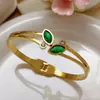 Pulseira Retrô com Cravação de Diamantes de Luxo Leve Moda Personalizada Europeia e Americana Aço Inoxidável Dourado Joias de Alto Padrão Nova Pulseira