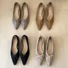 Zapatos de tacón de cuña puntiagudos de estilo europeo y americano con punta poco profunda y lazo, otoño 2026, zapatos de punta dividida de moda para el trabajo, estilo nuevo