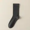 Meias de cor sólida até a panturrilha, versáteis, absorventes de suor, respiráveis, brancas, sem costura, meias pós-parto, tendência ins, para uso ao ar livre, meias slouch femininas