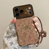 Adecuado para funda de teléfono Apple 17pm, iPhone 15 silicona, 16 camelia tridimensional retro, 14 con cordón, 18 anticaídas