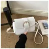 Bolsa Clipe de Couro Texturizado para Mulheres 2026 Verão Novo Estilo Moda para o Dia a Dia Design Simples Uma Alça Ombro Transversal Axila Pequena Quadrada