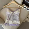 Camisola de encaje con retazos y escote en V estilo "chica picante" con hermoso diseño en la espalda, copas acolchadas, camiseta sin mangas versátil de escote en V y lunares de encaje en color block para usar en capas o sola