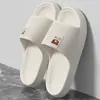Sandálias de EVA para mulheres, perfeitas para usar no verão em ambientes internos e no banheiro, sola grossa, antiderrapante, previne o odor nos pés e adequadas para casais.