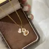 Nuevo Estilo Chino Exquisito Rubí Estrella Antigua Hombre Blanco Calabaza Bei Anillo Gancho de Oreja Collar Traje de Joyería Vintage de Nicho