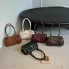 Bolso de Axila Estilo Británico Europeo para Chica Popular para Mujer Otoño Comercio Exterior Retro Versátil Bolso de Motocicleta Bolso de Hombro Único Casual