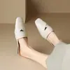 Fornecimento direto da fábrica de uma geração de cabelo ~ novos chinelos quadrados retrô Baotou meio fechados para mulheres, estilo casual para uso externo