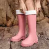 Botas de lluvia de moda impermeables, antideslizantes, de caña alta, duraderas, adecuadas para uso en la cocina, cálidas, forradas de felpa, zapatos de goma, botas de lluvia para adultos, estilo coreano