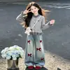 Cardigan de punto a cuadros estilo universitario con empalmes, manga larga, primavera y otoño, para niños medianos y grandes, casual, dulce, personalidad, conjunto de dos piezas con jeans
