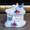 Tênis Esportivo Infantil 2026 Primavera e Verão Novo Estilo Sapatos de Tela Sapatos de Coco para Crianças Maiores Respiráveis Cartoon Esportivo Casual
