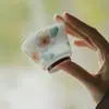 Xícara de Chá Cerâmica Pintada à Mão das Dinastias Tang e Song com Design Sonhador de Hibisco, Porcelana Branca de Argila de Jade Xícara de Chá Doméstica para Beber e Degustar Chá
