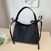 Bolsa de Ombro Único Colorida Doce para Axila Bolsa de Tecido de Nylon com Letras Bolsa de Mão Fashion Laço Novo Estilo 2025
