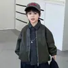 Roupa de primavera e outono para meninos: jaqueta de couro infantil, camisa xadrez e calça de moletom - um conjunto de três peças legal e estiloso para pequenos cavalheiros